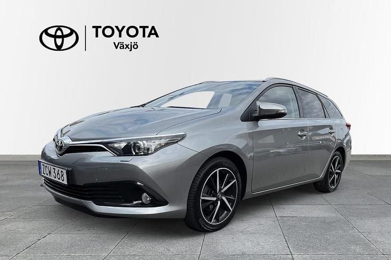 Ljusgrå (grå) Begagnad 2017 Toyota Auris Touring Sports Edition Kombi | 179 000 kr (Lite dyr) - Bild 1/3