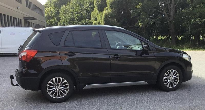 Brun Begagnad 2015 Suzuki SX4 S-Cross SUV | 90 000 kr (Bra pris) - Bild 1/4