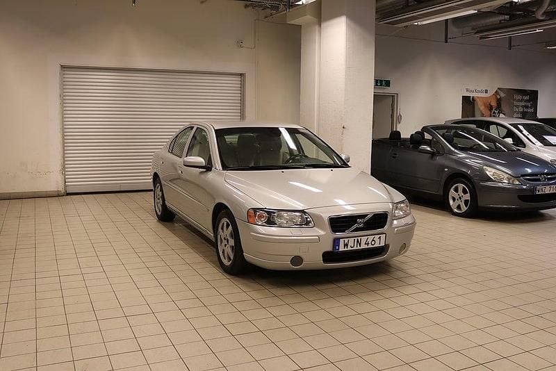 Begagnad Volvo S60 Summum 170 HK (125 kW) 2004 Ljusgrå Sedan