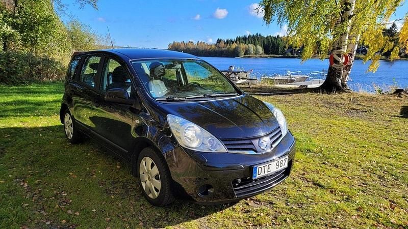 Svart Begagnad 2013 Nissan Note Minibuss | 37 000 kr (Superpris) - Bild 1/4