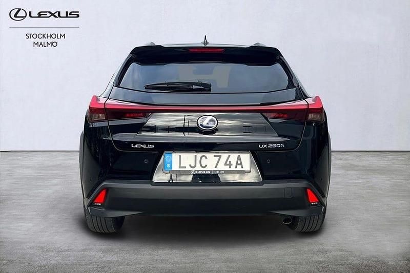 Begagnad Lexus UX 250h Sport Line 186 HK (136 kW) 2022 Svart SUV