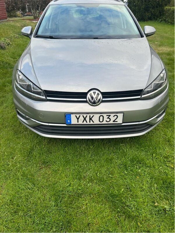 Silver Begagnad 2018 VW Golf VII Kombi | 147 000 kr (Marknadspris) - Bild 1/4