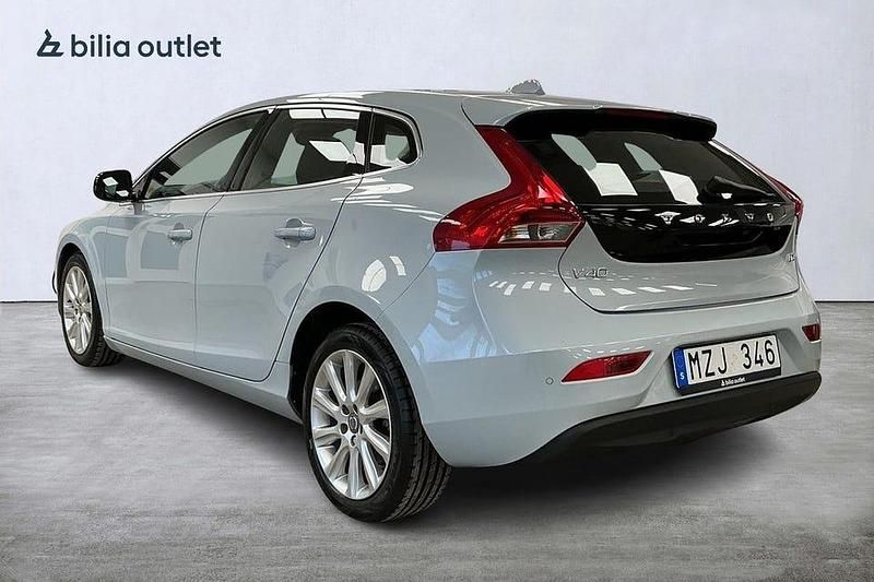 Begagnad Volvo V40 Summum 116 HK (85 kW) 2012 Blå Halvkombi