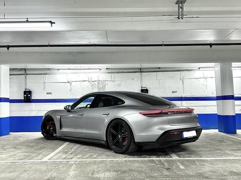 Begagnad 2020 Porsche Taycan 4S Sedan | 695 000 kr - Bild 1/4