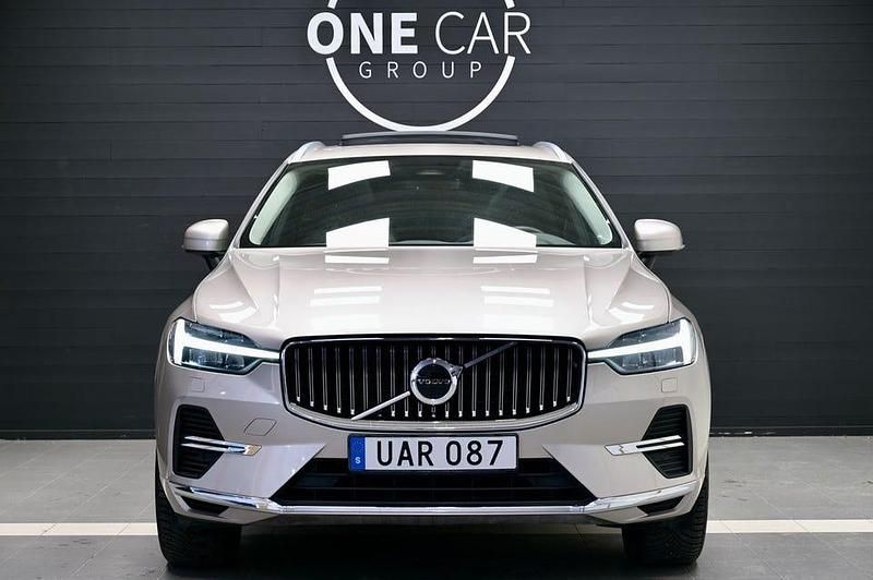 Begagnad Volvo XC60 Core 398 HK (292 kW) 2023 Grå SUV