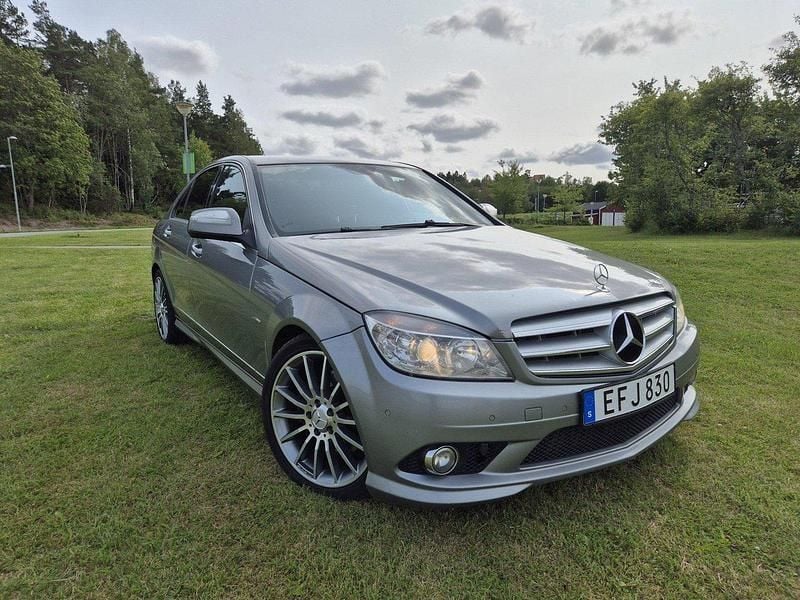 Grå Begagnad 2008 Mercedes C320 Avantgarde Sedan | 94 000 kr (Lite dyr) - Bild 1/4