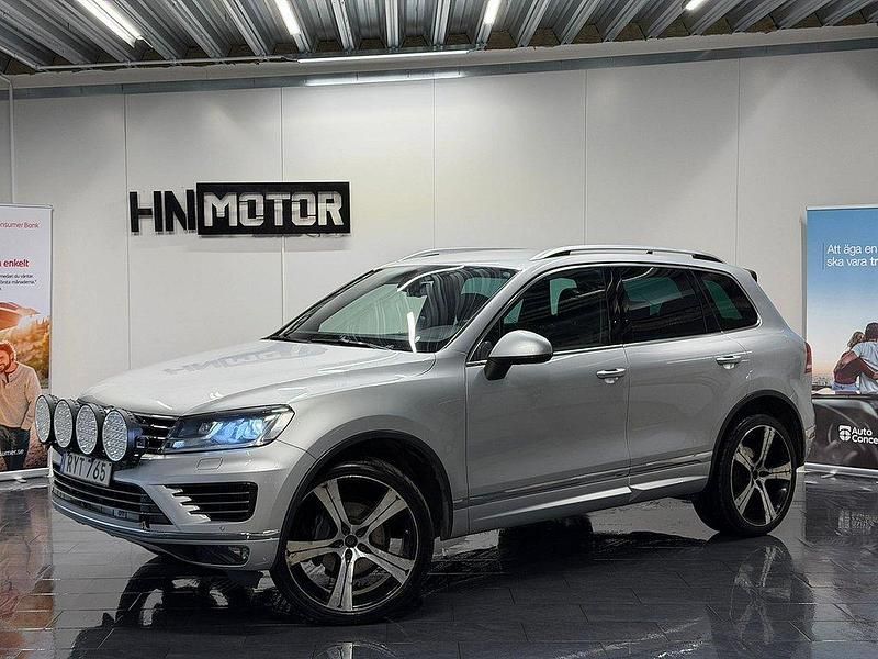 Silver Begagnad 2016 VW Touareg R-line SUV | 219 900 kr (Lite dyr) - Bild 1/4