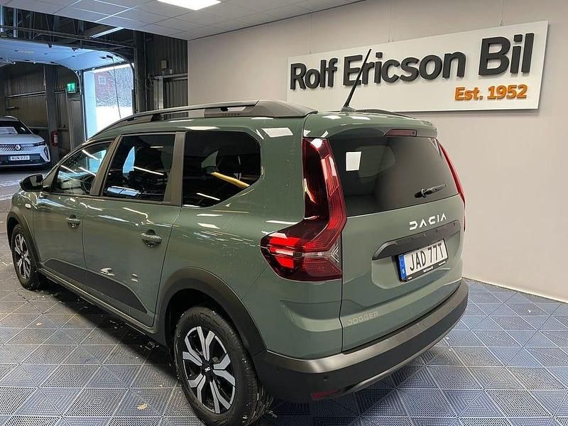 Begagnad Dacia Jogger Expression 112 HK (82 kW) 2022 Grå Minibuss