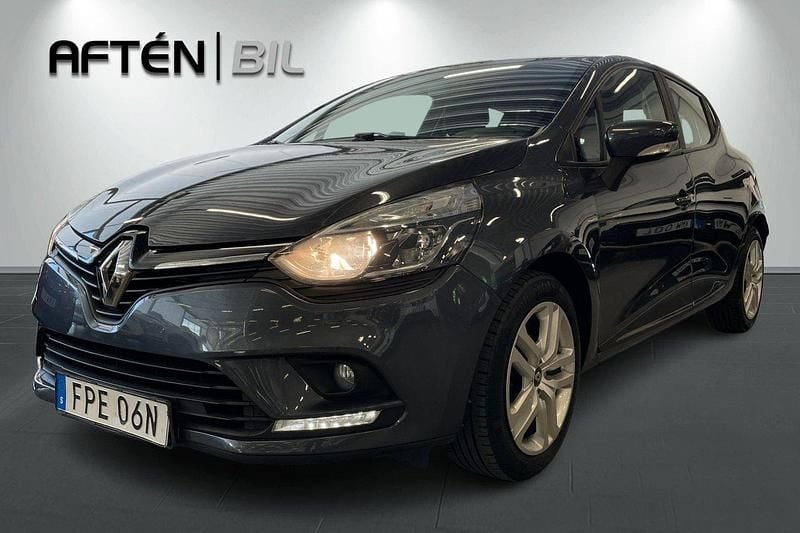 Grå Begagnad 2019 Renault Clio IV Zen Halvkombi | 99 800 kr (Marknadspris) - Bild 1/3