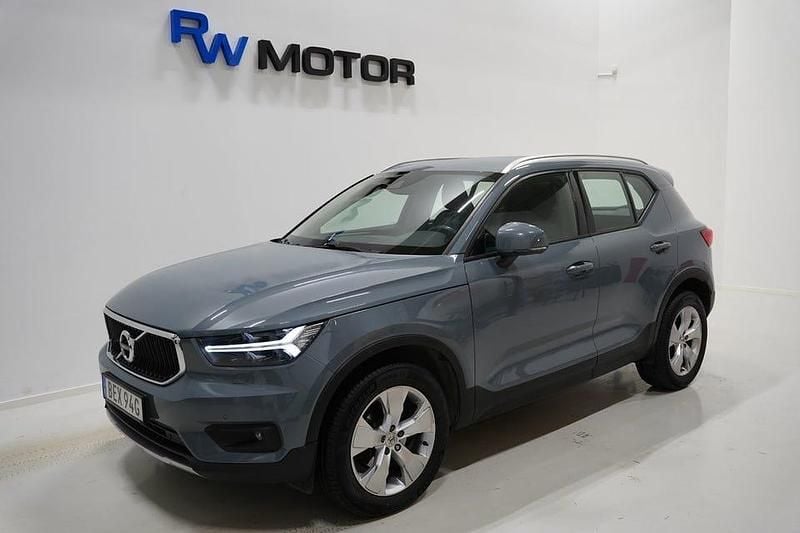 Grå Begagnad 2020 Volvo XC40 Momentum SUV | 224 800 kr (Marknadspris) - Bild 1/4
