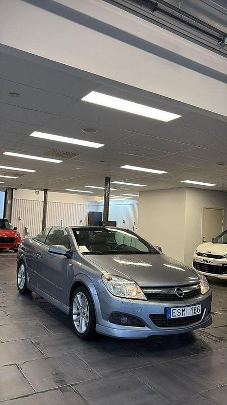 Grå Begagnad 2008 Opel Astra Cabriolet Cab | 39 900 kr - Bild 1/4