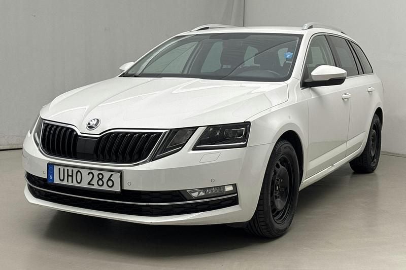 Vit Begagnad 2020 Skoda Octavia | 135 000 kr (Superpris) - Bild 1/4