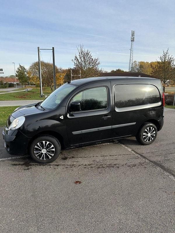 Svart Begagnad 2012 Renault Kangoo | 44 900 kr (Marknadspris) - Bild 1/4