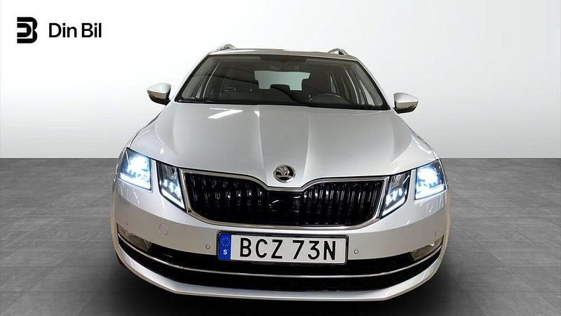 Begagnad Skoda Octavia 150 HK (110 kW) 2020 Silver Kombi