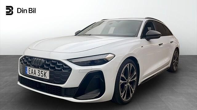 Glaciärvit metallic Begagnad 2025 Audi A5 S-Line Sportkupé | 679 000 kr - Bild 1/4