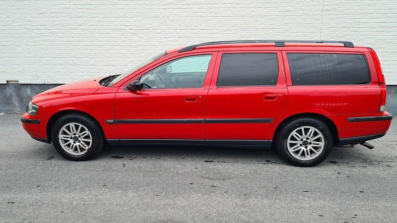 Röd Begagnad 2004 Volvo V70 Business Edition Kombi | 24 900 kr (Bra pris) - Bild 1/2