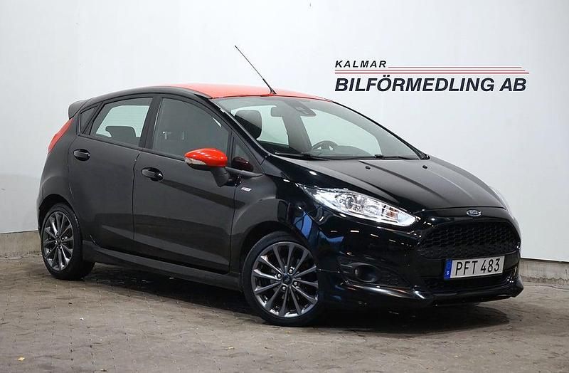 Svart Begagnad 2017 Ford Fiesta ST-Line Halvkombi | 79 900 kr (Marknadspris) - Bild 1/4