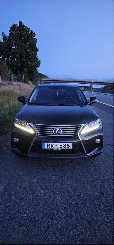 Svart Begagnad 2015 Lexus RX450h Luxury Line SUV | 259 000 kr - Bild 1/4