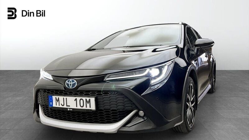 Svart Begagnad 2021 Toyota Corolla Kombi | 234 900 kr (Marknadspris) - Bild 1/4