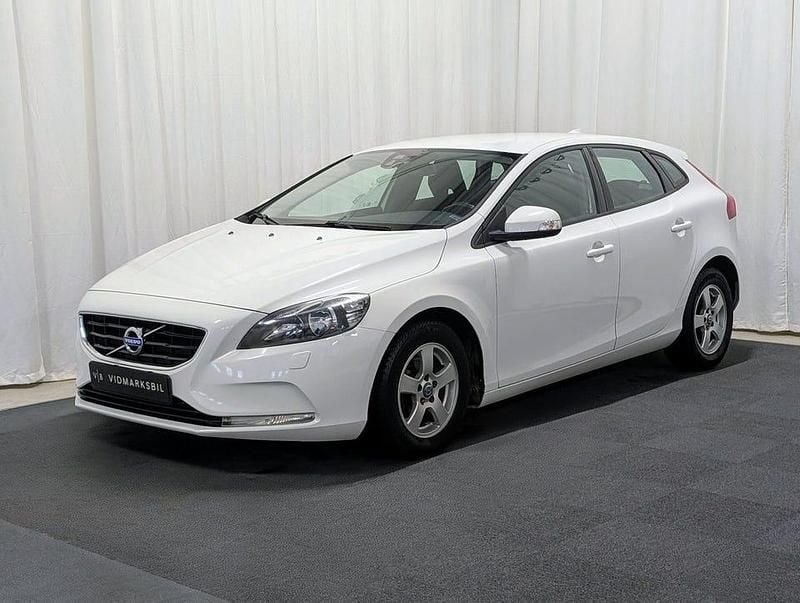 Vit Begagnad 2014 Volvo V40 Halvkombi | 94 900 kr (Marknadspris) - Bild 1/4