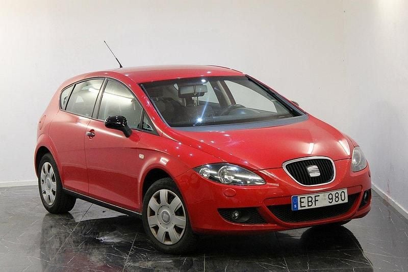 Röd Begagnad 2006 Seat Leon Halvkombi | 22 901 kr (Marknadspris) - Bild 1/4