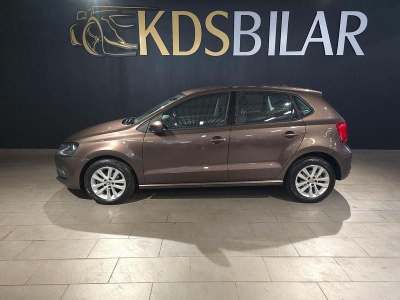 Brun Begagnad 2015 VW Polo Comfortline Halvkombi | 125 000 kr (Marknadspris) - Bild 1/4