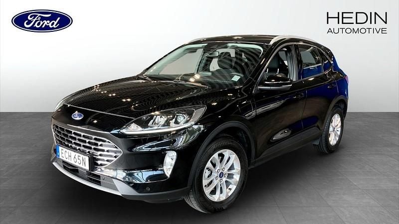 Svart (black) Begagnad 2022 Ford Kuga Titanium SUV | 269 900 kr (Marknadspris) - Bild 1/4