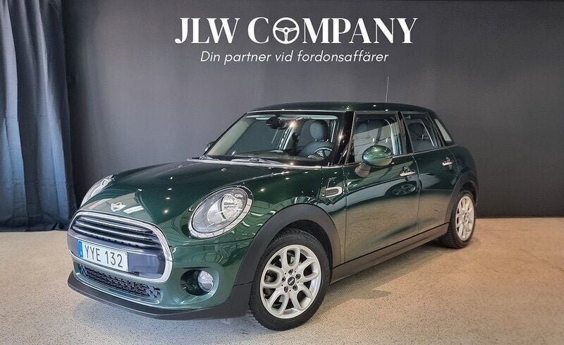 Grön Begagnad 2017 Mini Cooper Halvkombi | 144 900 kr (Marknadspris) - Bild 1/4