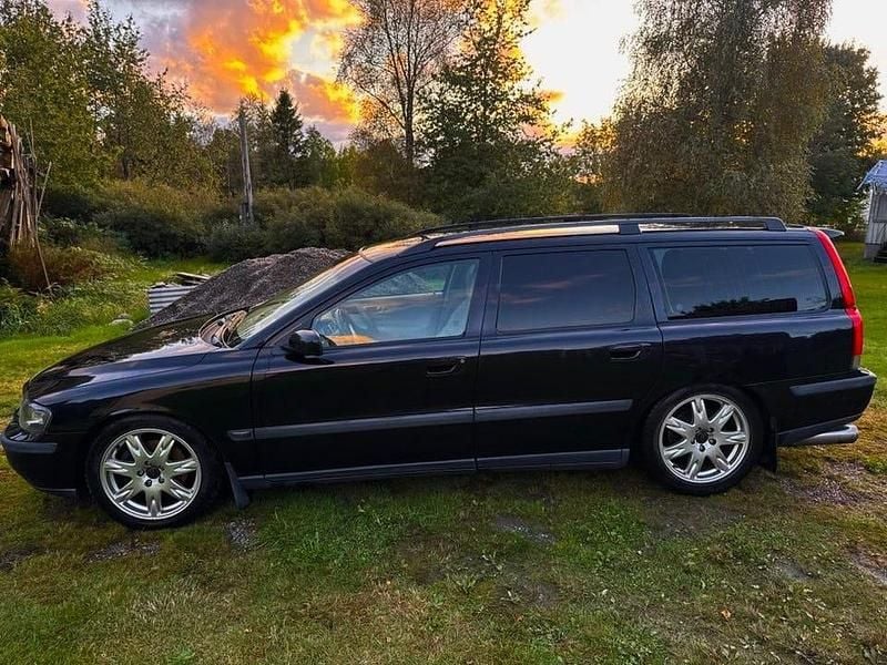 Begagnad 2004 Volvo V70 Kombi | 32 500 kr (Marknadspris) - Bild 1/4