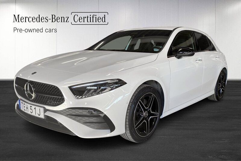 Vit (polarvit) Begagnad 2023 Mercedes A250 AMG Halvkombi | 379 000 kr (Lite dyr) - Bild 1/4