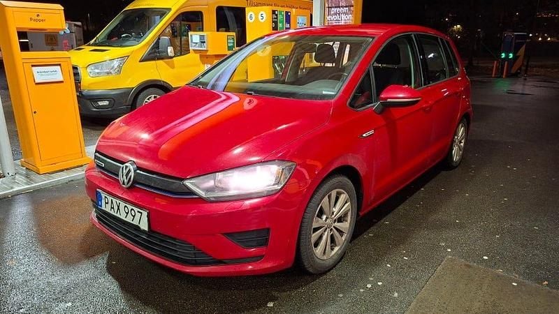Begagnad VW Golf VII 110 HK (80 kW) 2015 Halvkombi
