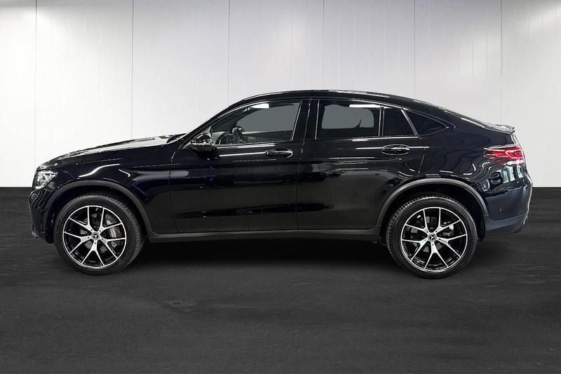 Svart (black) Begagnad 2022 Mercedes GLC300e AMG SUV | 549 850 kr - Bild 1/4