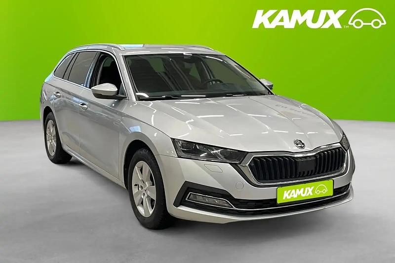 Silver/grå Begagnad 2022 Skoda Octavia Kombi | 224 700 kr - Bild 1/4