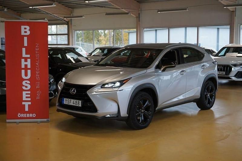 Silver Begagnad 2017 Lexus NX300h Sport Line SUV | 239 000 kr (Marknadspris) - Bild 1/4