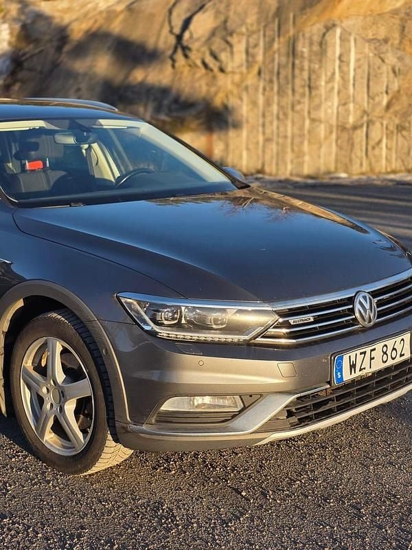 Begagnad VW Passat Alltrack 190 HK (139 kW) 2016 Grå metallic Kombi
