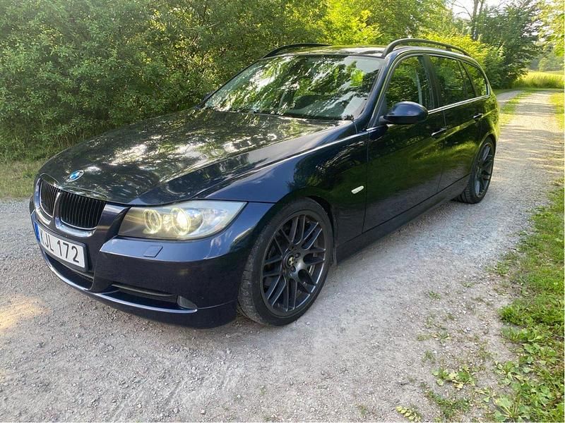 Blå Begagnad 2008 BMW 325 Advantage Kombi | 54 000 kr - Bild 1/4