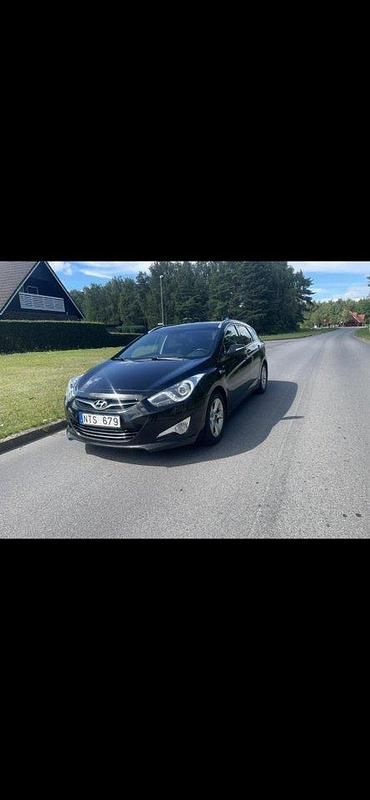 Svart Begagnad 2012 Hyundai i40 Kombi | 48 000 kr (Lite dyr) - Bild 1/4
