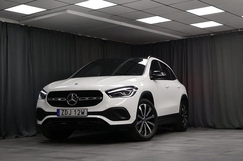 Vit Begagnad 2020 Mercedes GLA200 Advanced Plus SUV | 329 000 kr (Marknadspris) - Bild 1/4