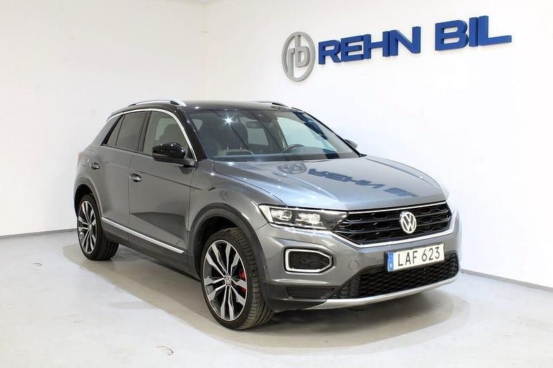 Grå Begagnad 2018 VW T-Roc GT SUV | 239 000 kr (Lite dyr) - Bild 1/4