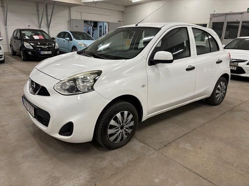 Vit Begagnad 2015 Nissan Micra Halvkombi | 59 900 kr (Marknadspris) - Bild 1/4