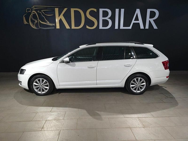 Vit Begagnad 2013 Skoda Octavia Ambition Kombi | 119 800 kr (Lite dyr) - Bild 1/4