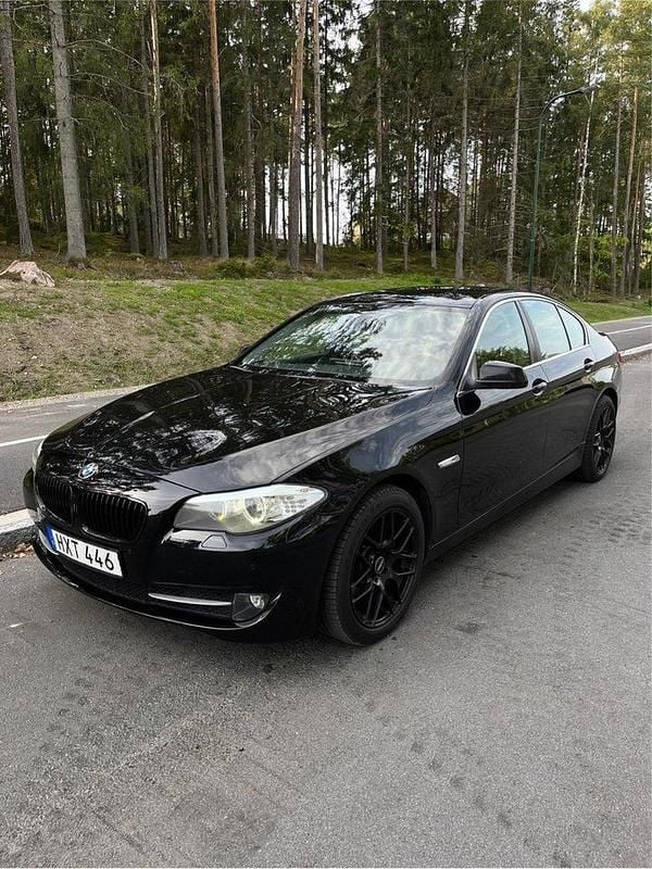 Svart Begagnad 2010 BMW 535 Sedan | 130 000 kr (Marknadspris) - Bild 1/4