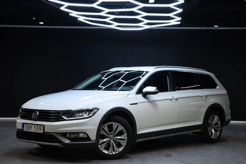 Vit Begagnad 2019 VW Passat Alltrack Kombi | 209 900 kr (Marknadspris) - Bild 1/4