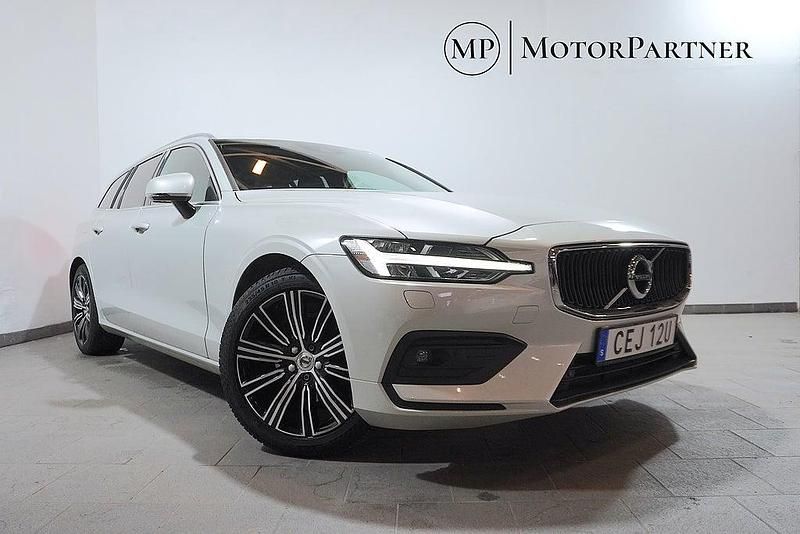 Vit Begagnad 2020 Volvo V60 Momentum Kombi | 299 900 kr (Lite dyr) - Bild 1/4
