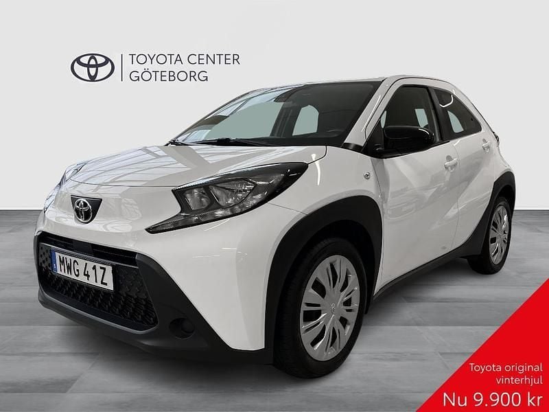 Vit Begagnad 2022 Toyota Aygo X Play SUV | 144 900 kr (Bra pris) - Bild 1/3