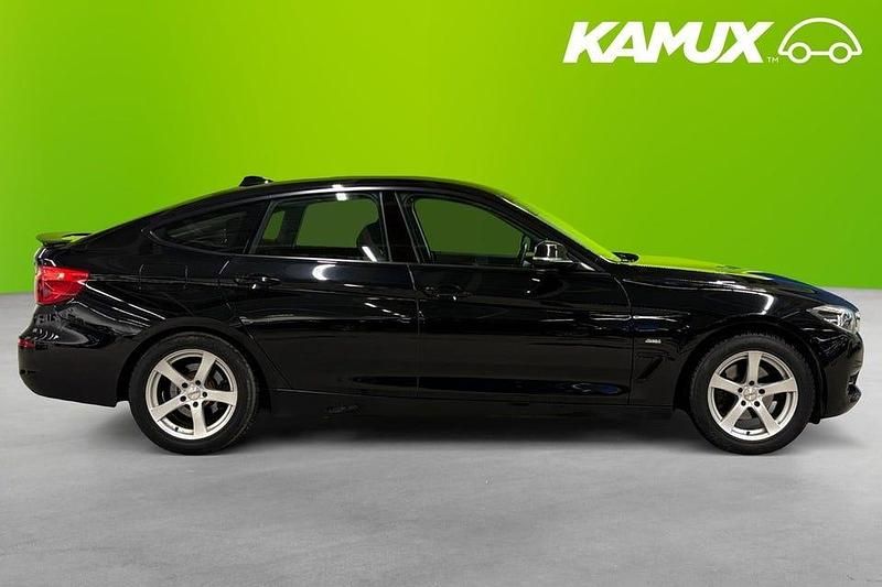 Begagnad BMW 320 190 HK (139 kW) 2016 Svart Halvkombi