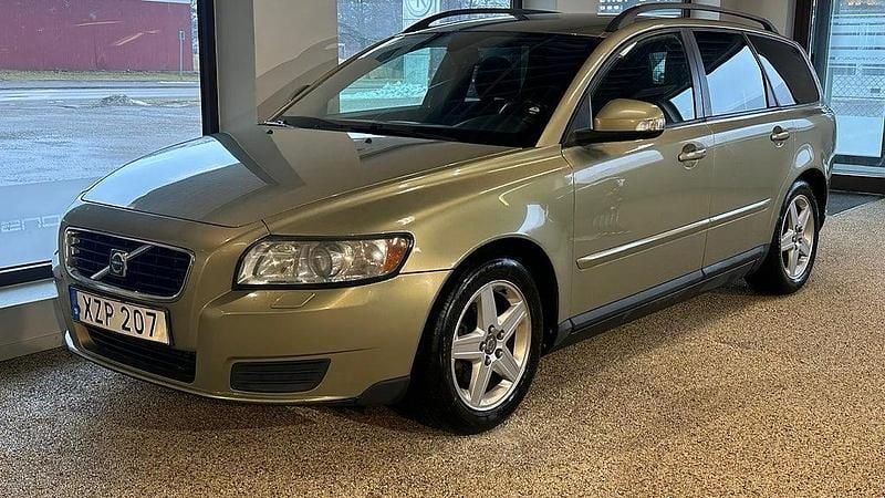 Begagnad Volvo V50 109 HK (80 kW) 2010 Grön Kombi