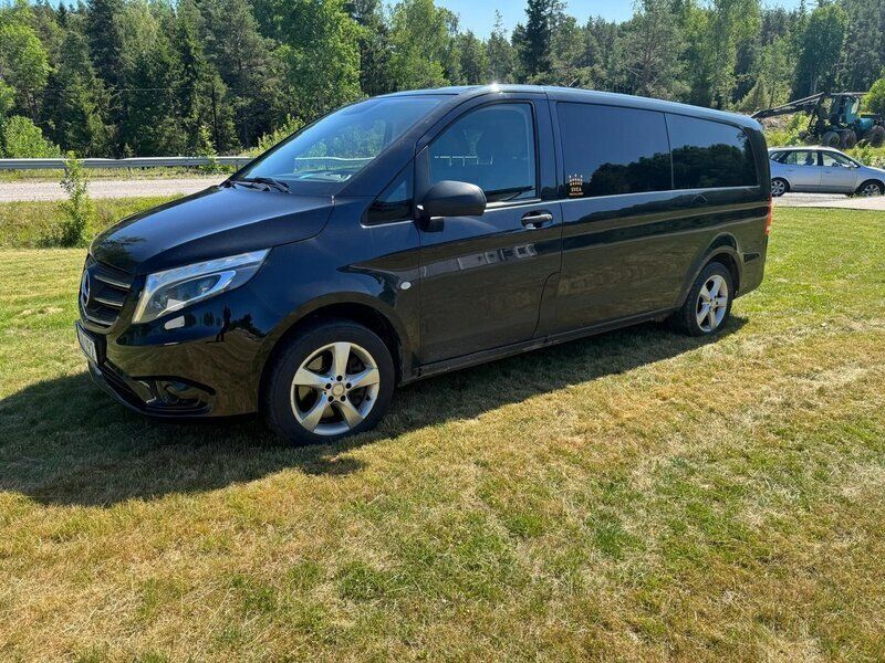 Svart Begagnad 2017 Mercedes Vito Minibuss | 149 000 kr (Superpris) - Bild 1/4