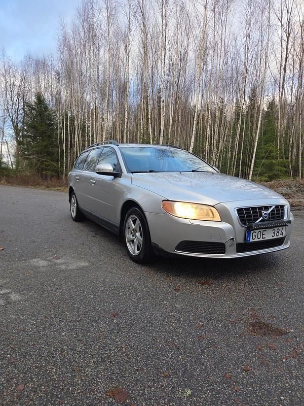 Begagnad 2008 Volvo V70 Kombi | 44 900 kr (Superpris) - Bild 1/4