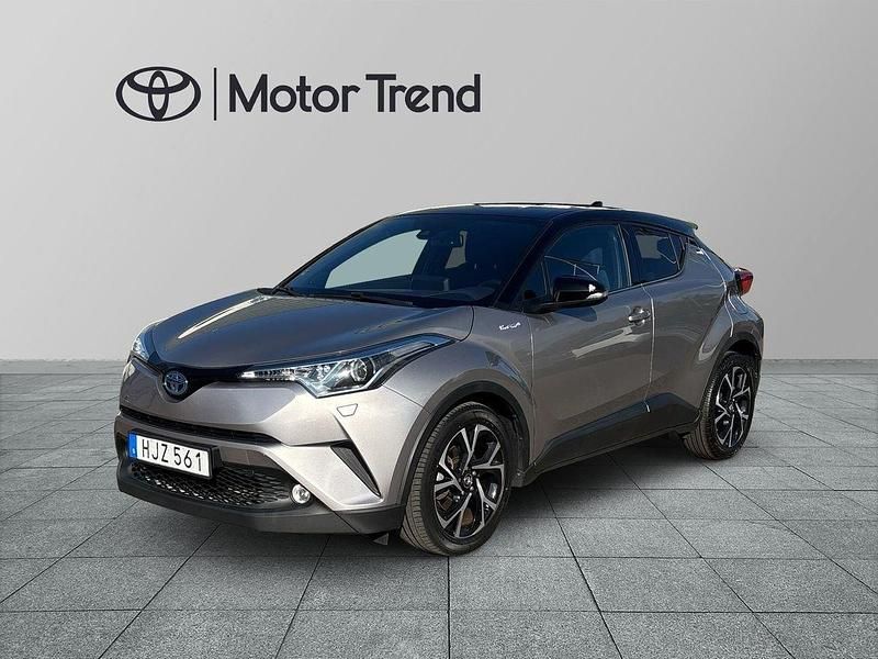Mörkgrå (grå) Begagnad 2017 Toyota C-HR Style SUV | 199 900 kr (Marknadspris) - Bild 1/3